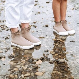 Vessi Weekend Chelsea Shoes in Shiitake Brown